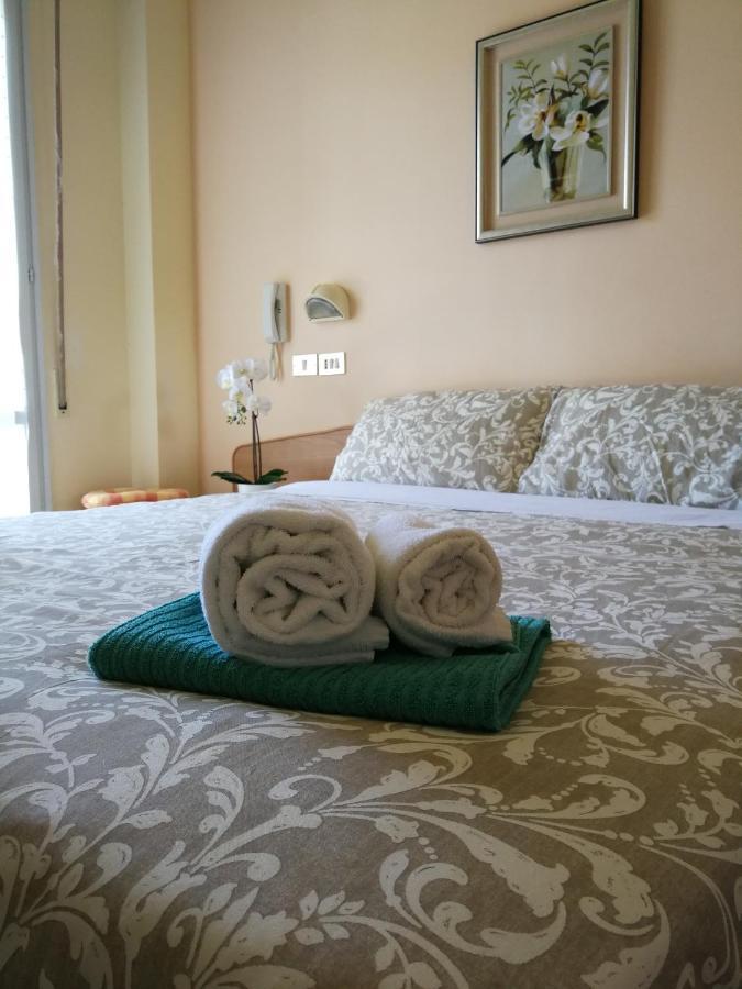 Hotel Rossella Rimini Zewnętrze zdjęcie