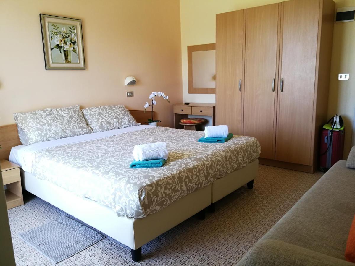 Hotel Rossella Rimini Zewnętrze zdjęcie