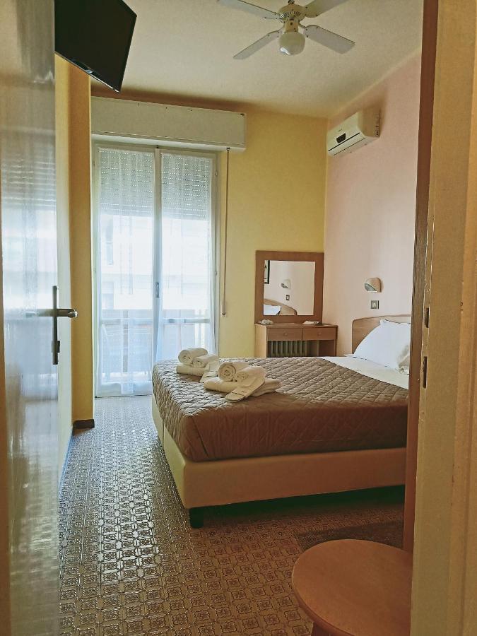 Hotel Rossella Rimini Zewnętrze zdjęcie