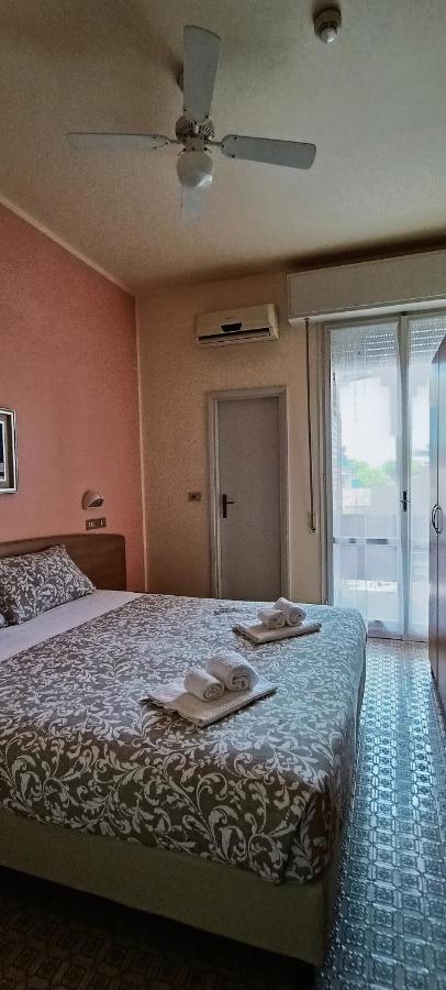 Hotel Rossella Rimini Zewnętrze zdjęcie