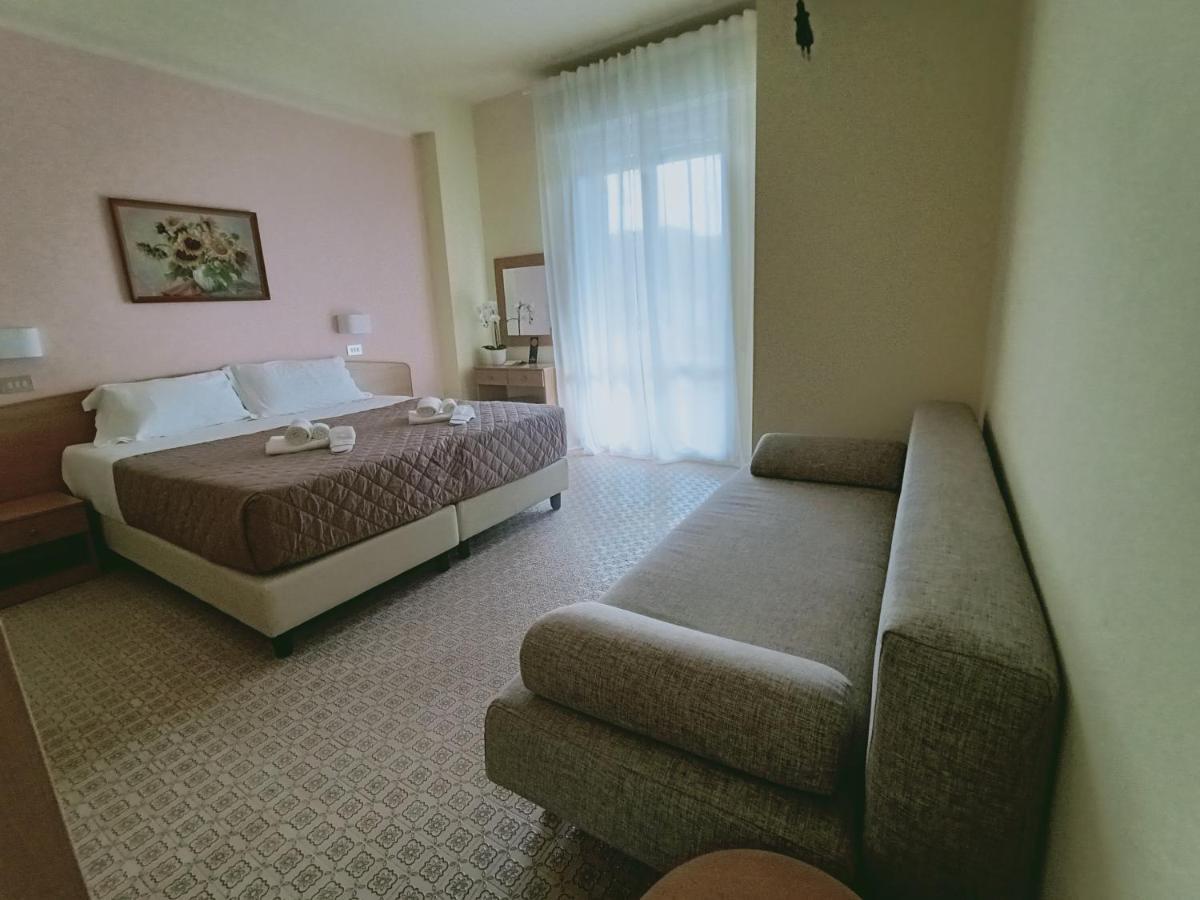 Hotel Rossella Rimini Zewnętrze zdjęcie